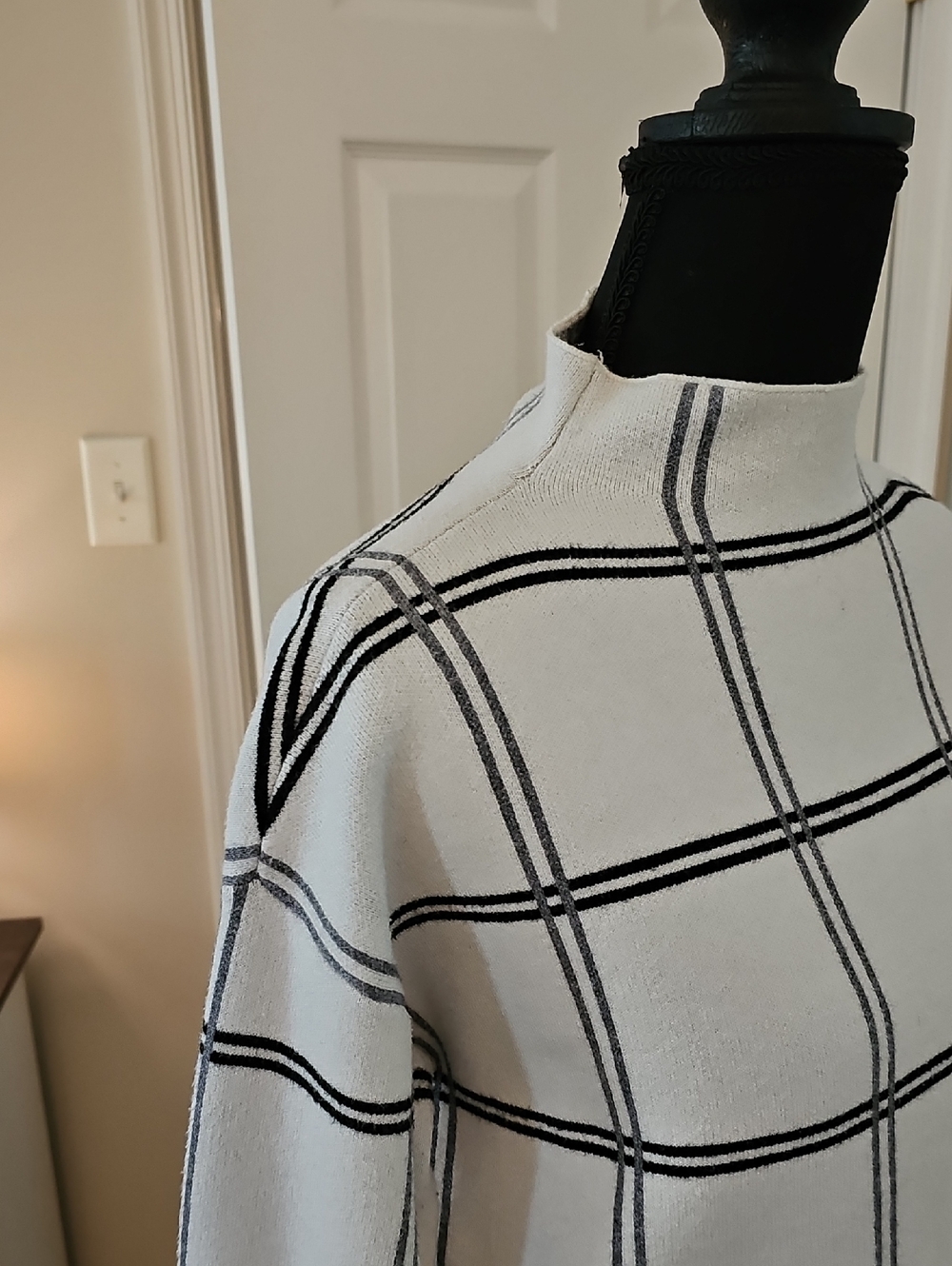 Sweater - Picture 4 of 16